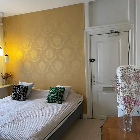 Lägenhet Cosy Penthouse In The Heart Of *